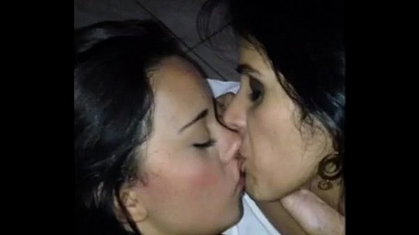 Comendo duas gostosas