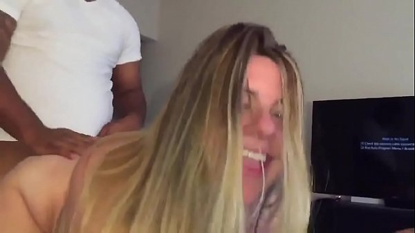 Porno tube gordinha vadia transando com amigo e marido