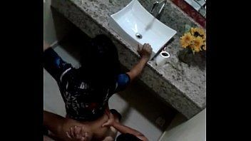 Sexo no banheiro durante a micareta baiana